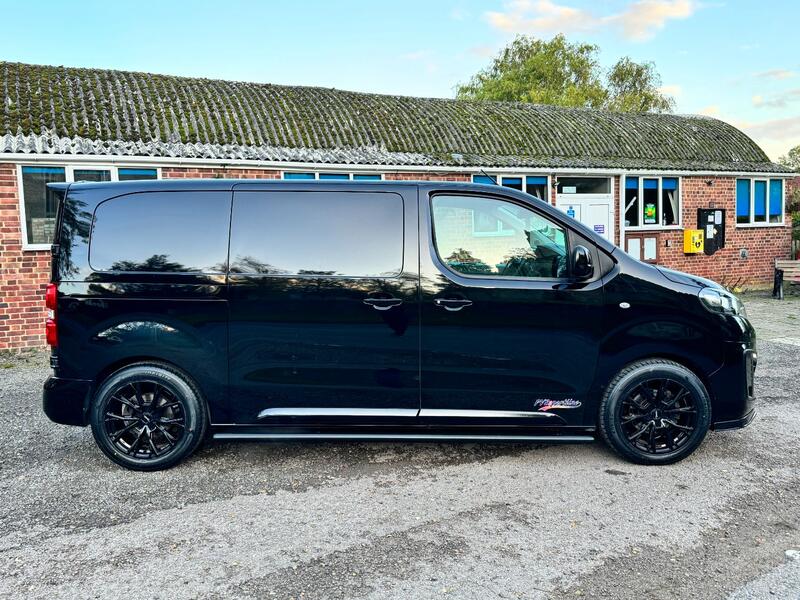 View VAUXHALL VIVARO 1.5 Turbo D 2700 Sportive PVSsportline Edition