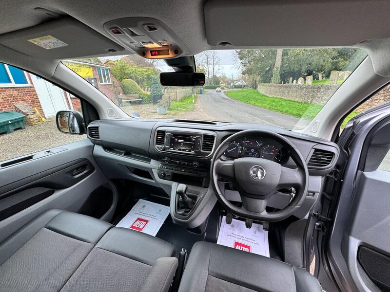 View VAUXHALL VIVARO 2.0 Turbo D 3100 Sportive PVssportline Edition