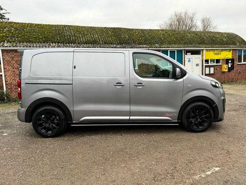 View VAUXHALL VIVARO 2.0 Turbo D 3100 Sportive PVssportline Edition