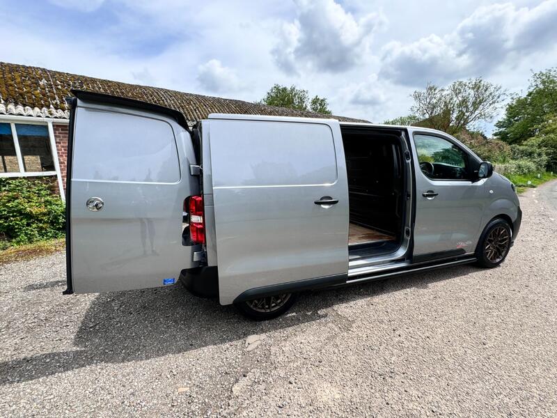 VAUXHALL VIVARO