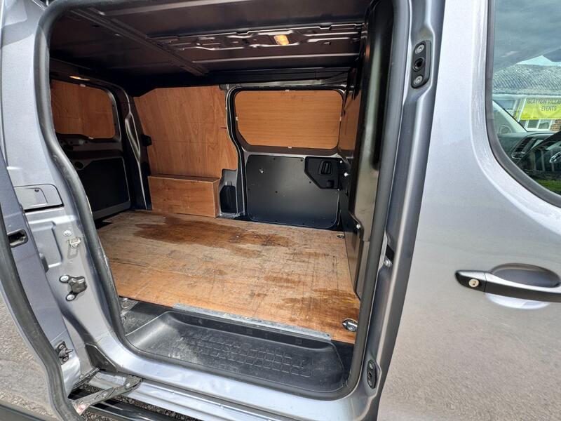 VAUXHALL VIVARO