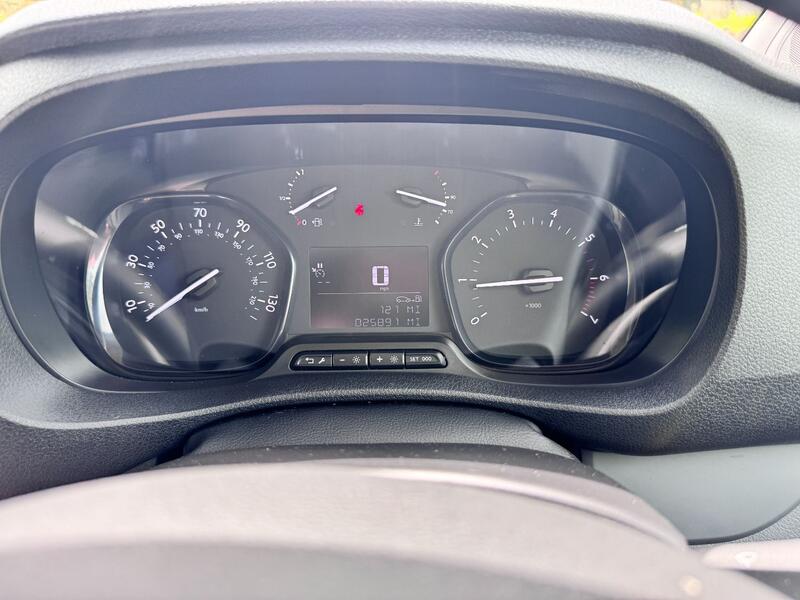 VAUXHALL VIVARO