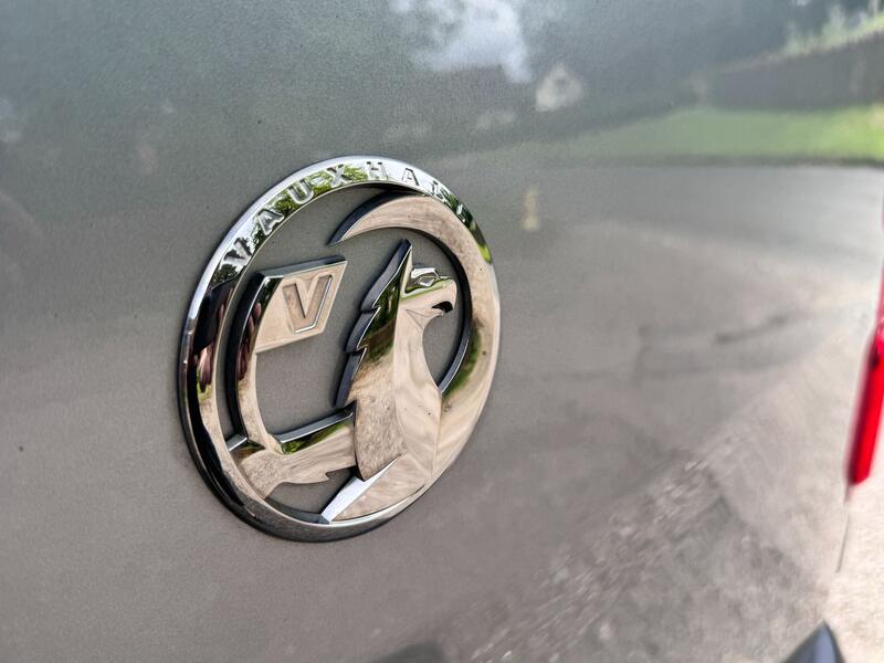 VAUXHALL VIVARO