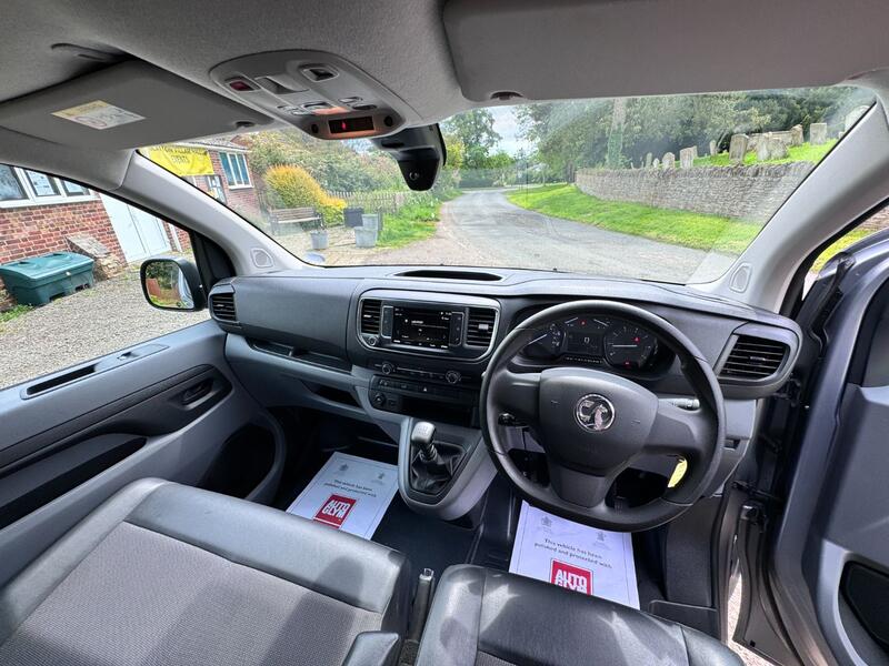 VAUXHALL VIVARO