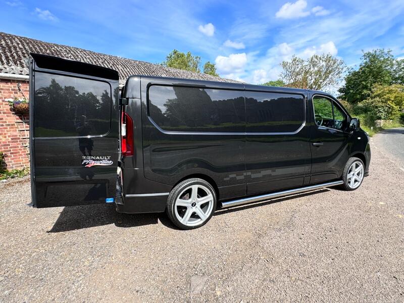 RENAULT TRAFIC