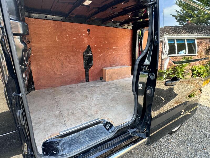 RENAULT TRAFIC