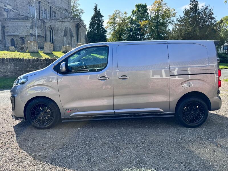 VAUXHALL VIVARO