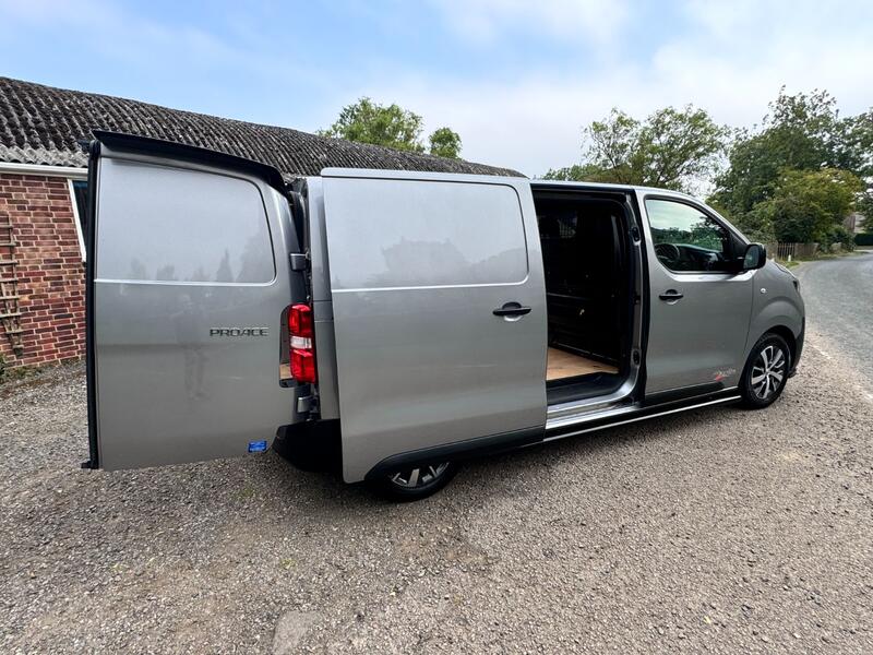 TOYOTA PROACE