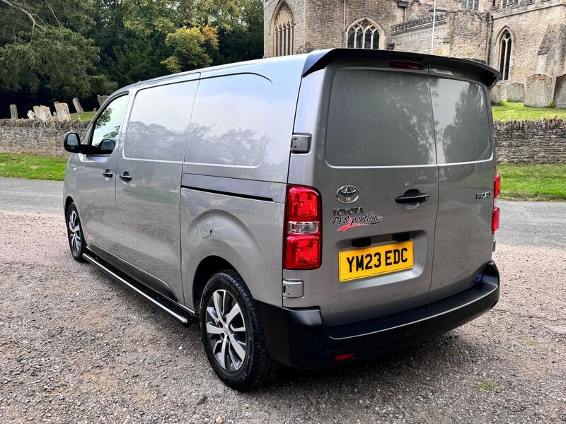 TOYOTA PROACE