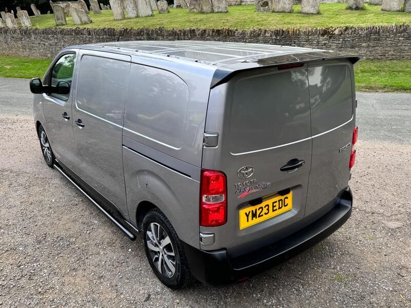 TOYOTA PROACE