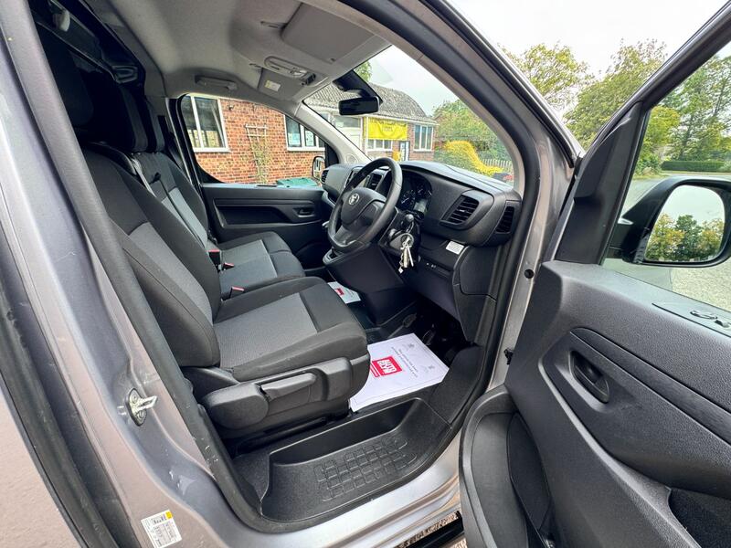 TOYOTA PROACE
