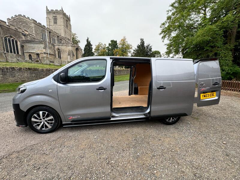 TOYOTA PROACE