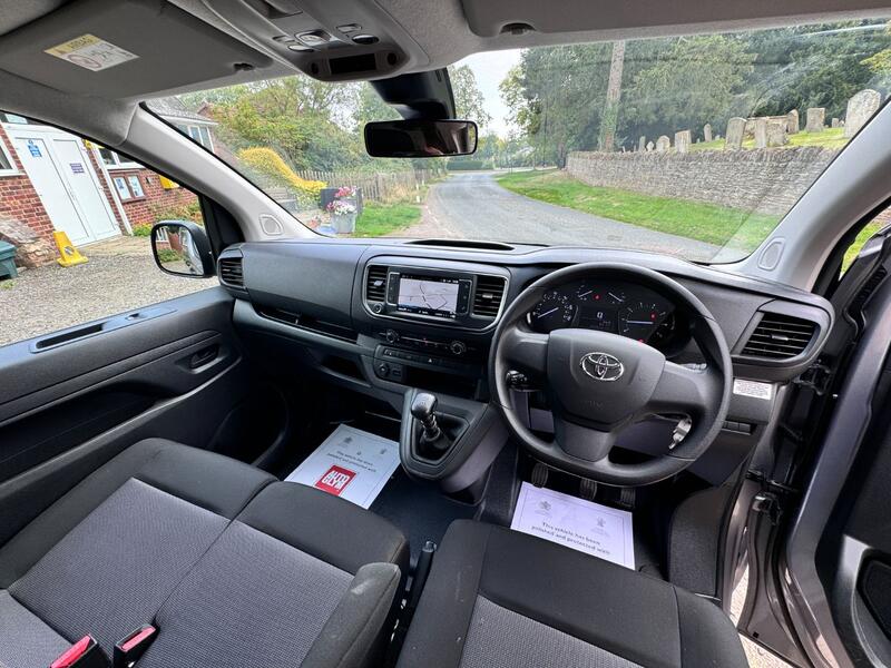 TOYOTA PROACE