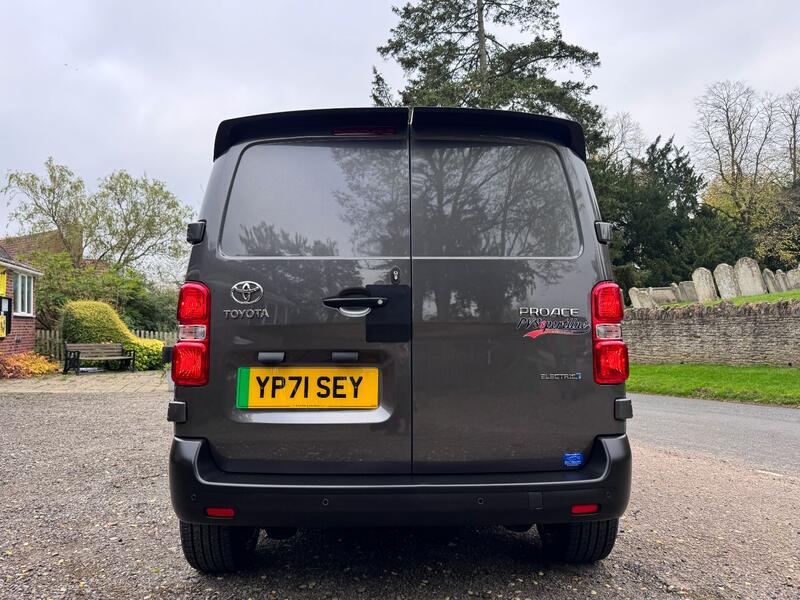 TOYOTA PROACE