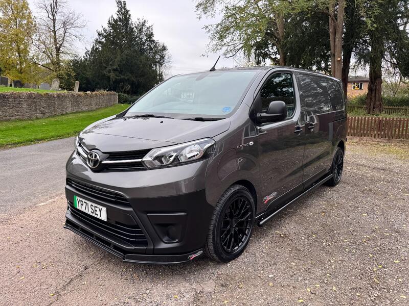TOYOTA PROACE