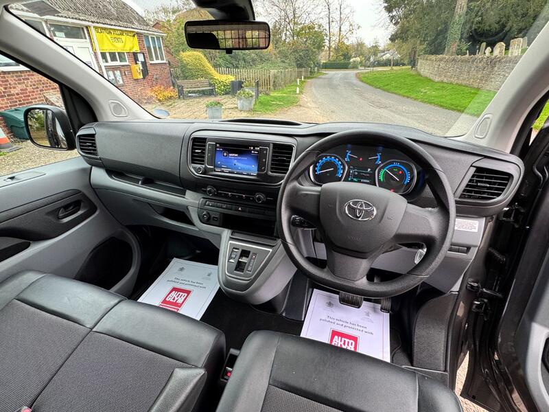 TOYOTA PROACE