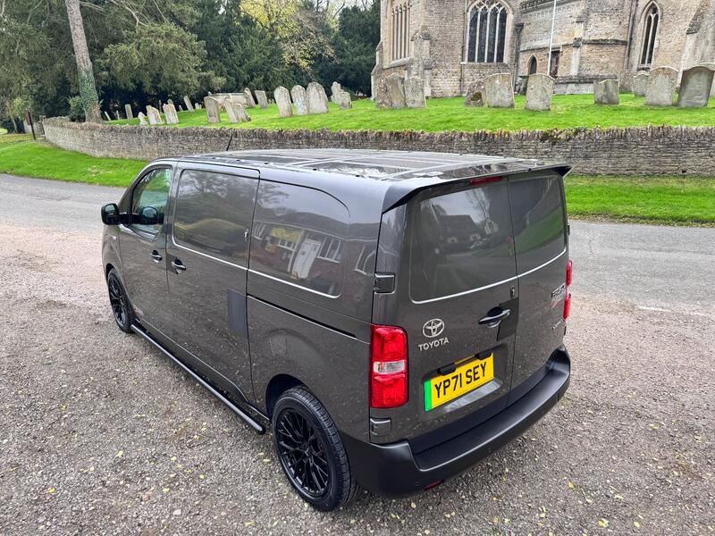 TOYOTA PROACE
