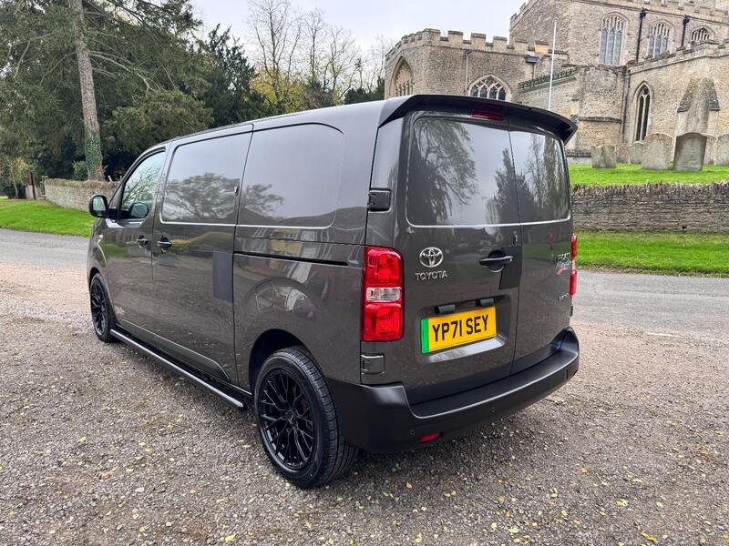 TOYOTA PROACE
