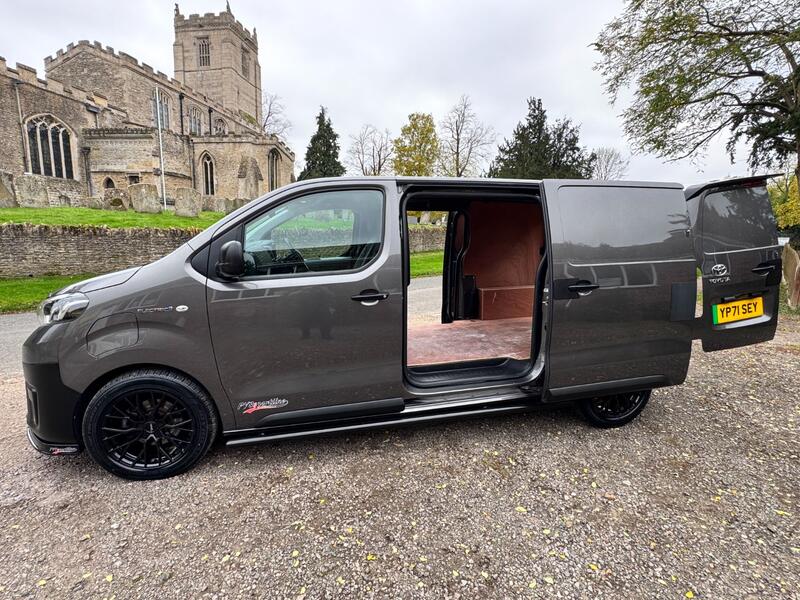TOYOTA PROACE