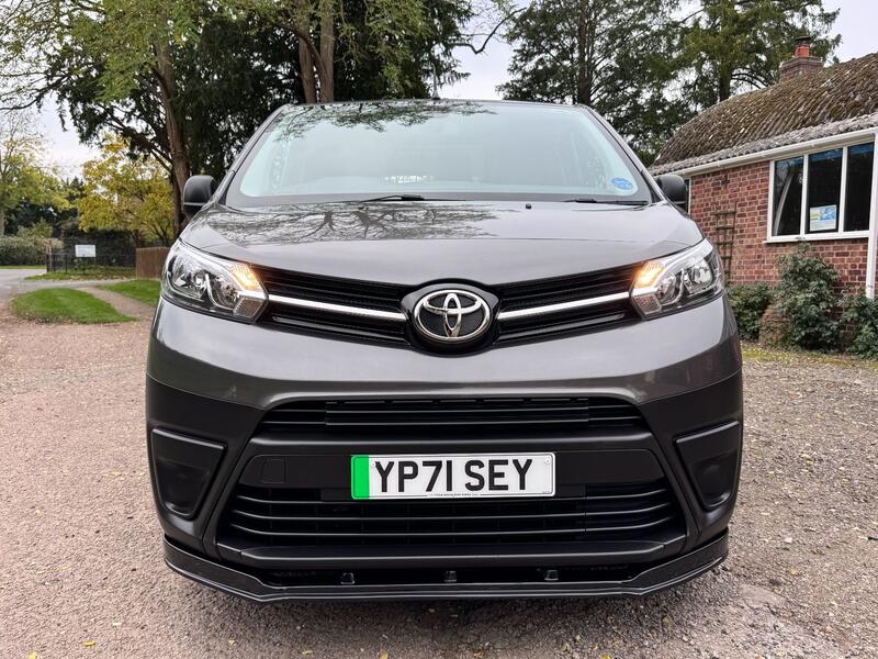 TOYOTA PROACE