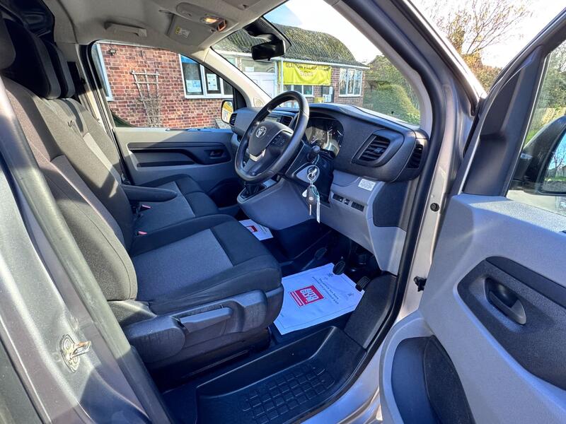 TOYOTA PROACE
