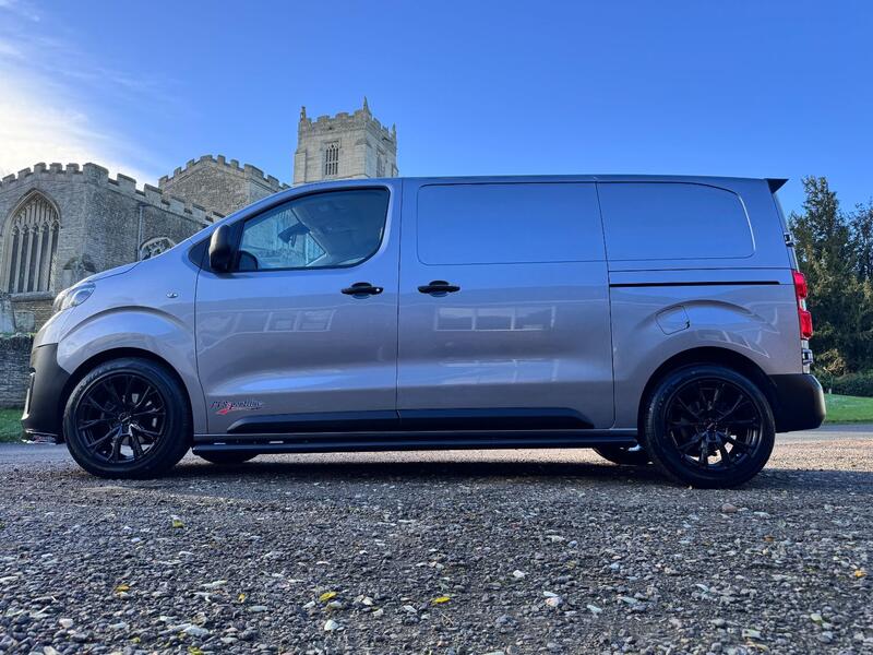 TOYOTA PROACE