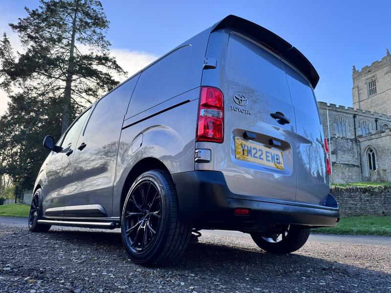 TOYOTA PROACE