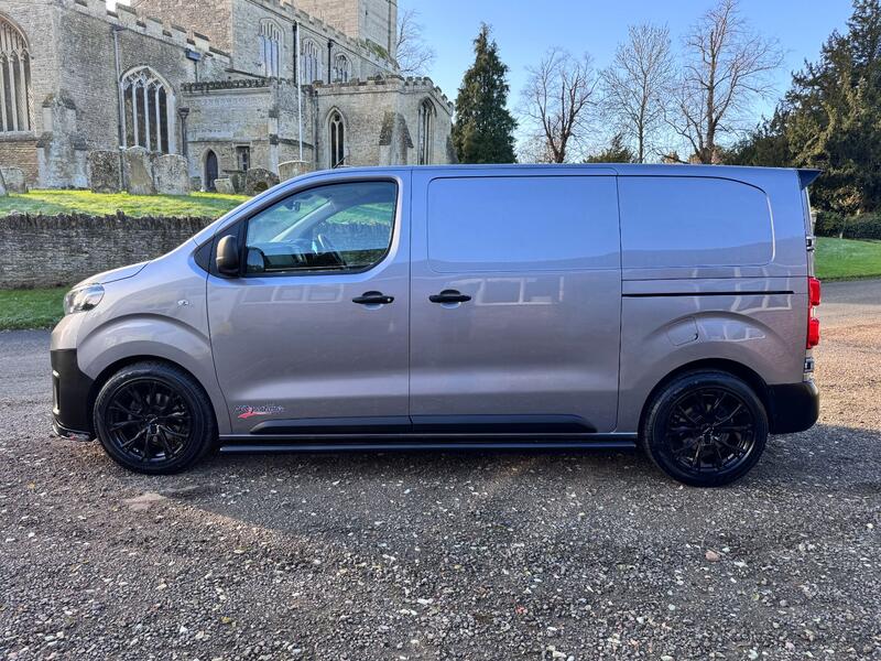 TOYOTA PROACE