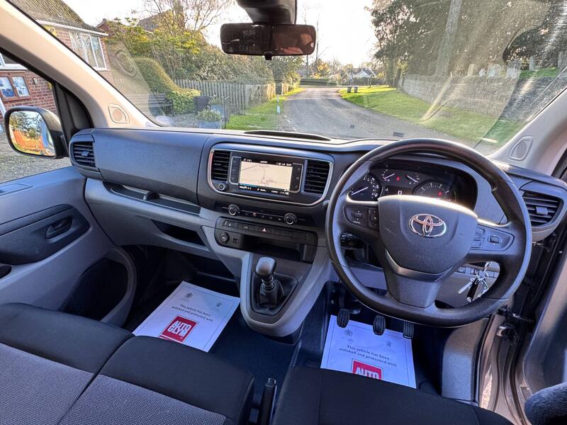 TOYOTA PROACE