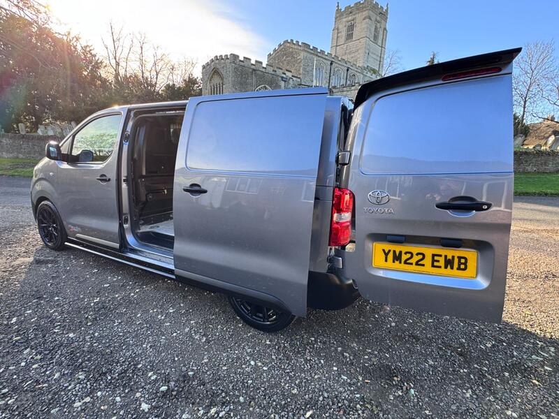 TOYOTA PROACE