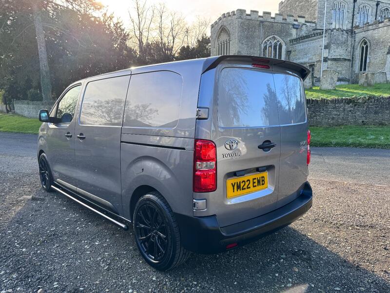 TOYOTA PROACE