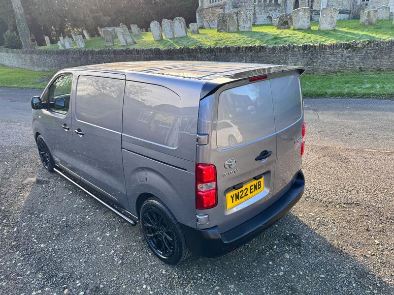 TOYOTA PROACE