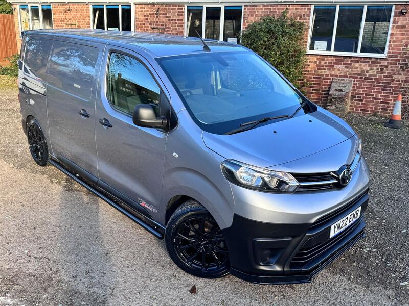 TOYOTA PROACE