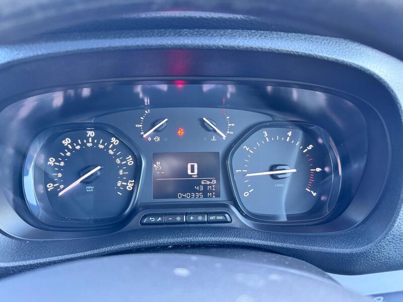 VAUXHALL VIVARO