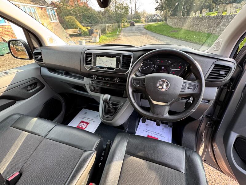 VAUXHALL VIVARO