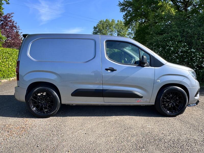 View VAUXHALL COMBO 2300 50kWh Sportive
