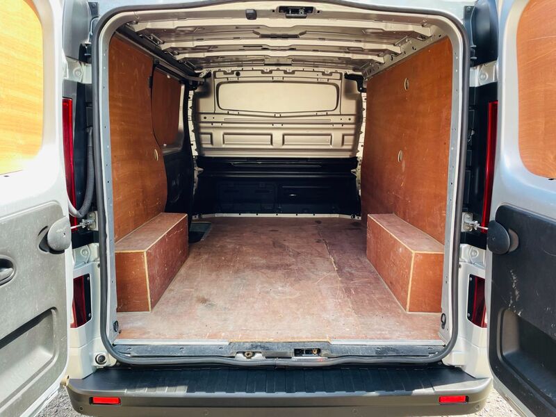 VAUXHALL VIVARO