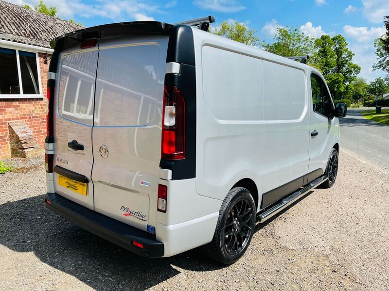 VAUXHALL VIVARO