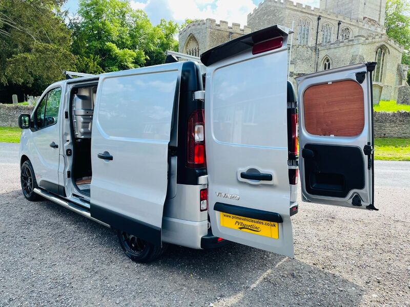 VAUXHALL VIVARO