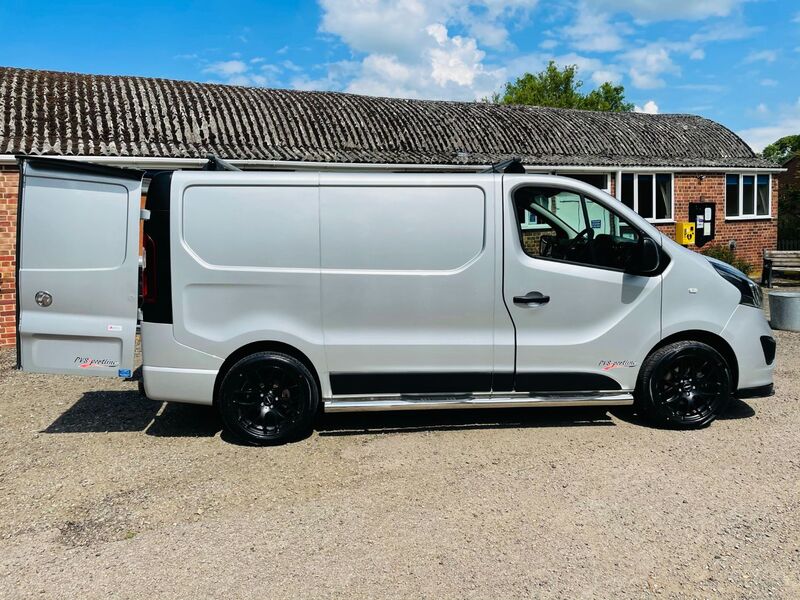 VAUXHALL VIVARO