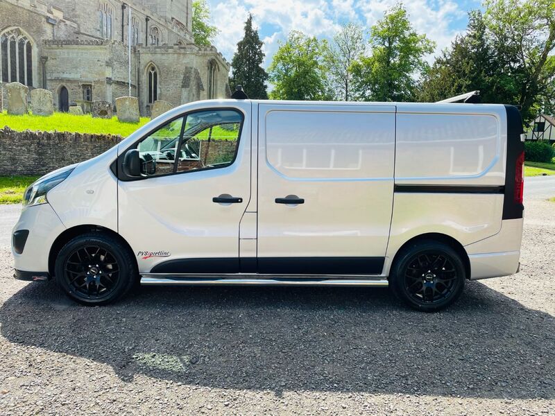 VAUXHALL VIVARO