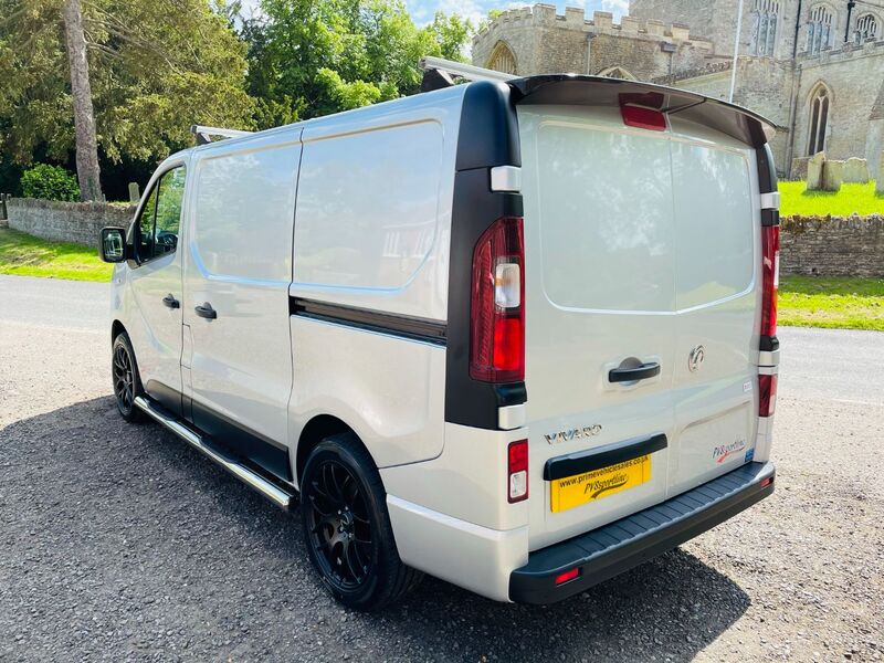 VAUXHALL VIVARO