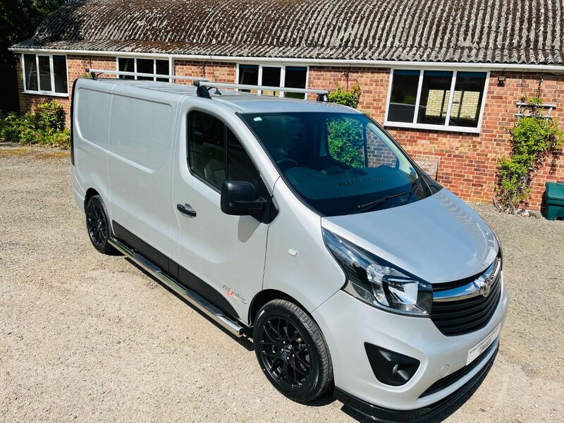 VAUXHALL VIVARO