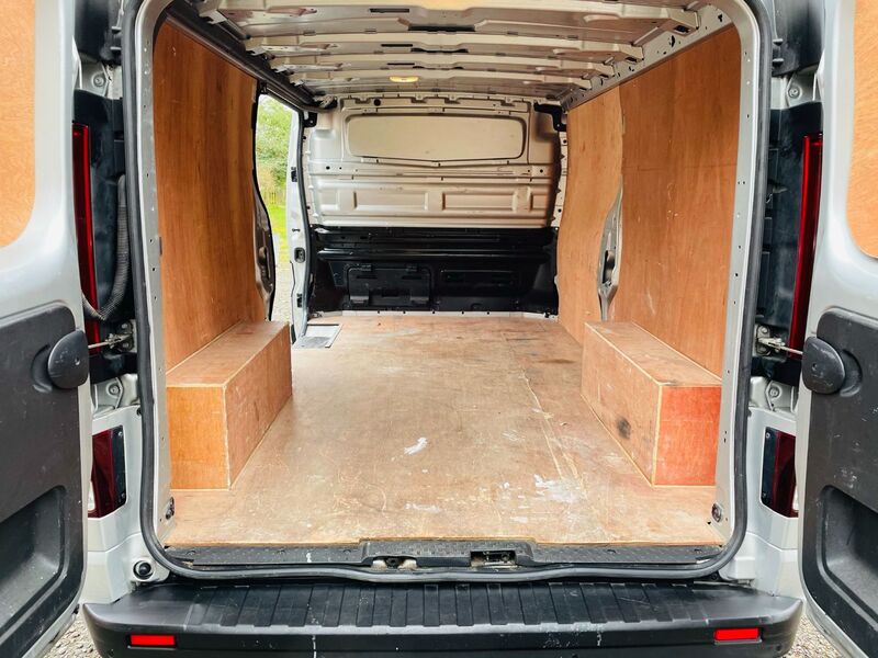 VAUXHALL VIVARO