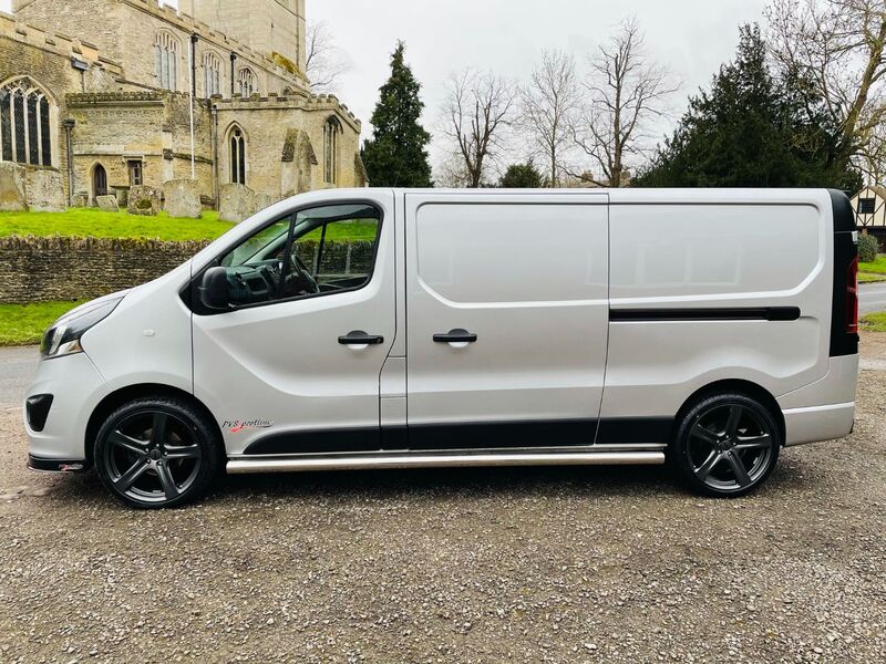 VAUXHALL VIVARO