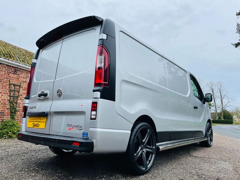 VAUXHALL VIVARO