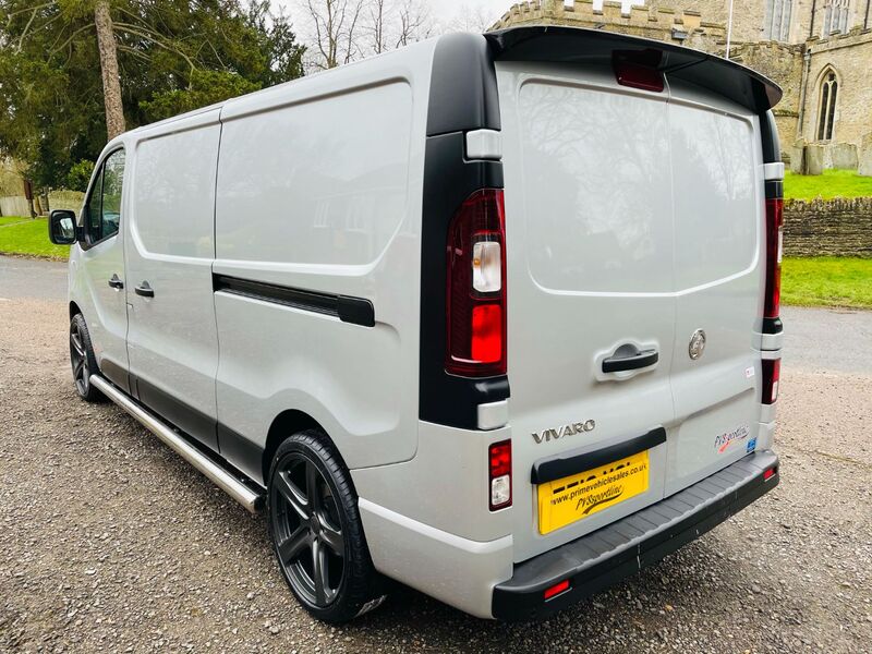 VAUXHALL VIVARO