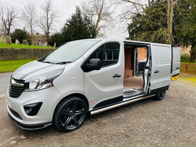 VAUXHALL VIVARO