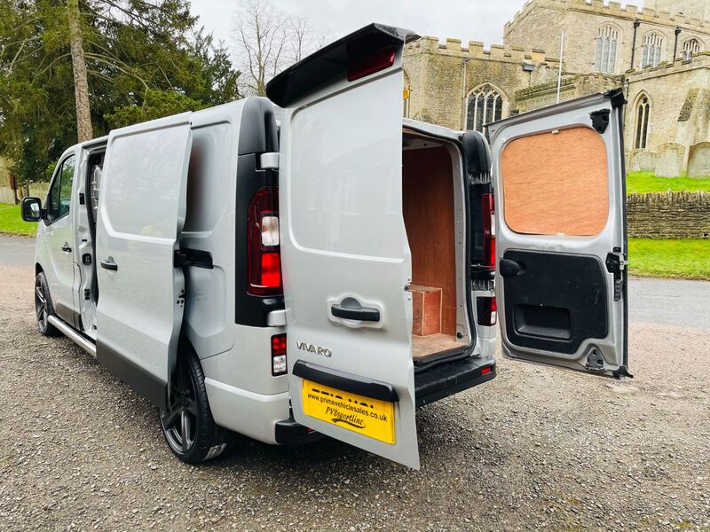 VAUXHALL VIVARO