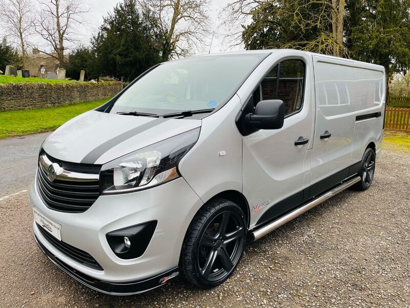 VAUXHALL VIVARO